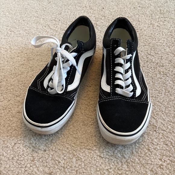 Black low top vans - Picture 1 of 3